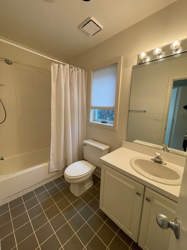 Building Photo - COMMUTERS DREAM!  PRIVATE ACREAGE STAFFORD AND MINUTES TO VRE