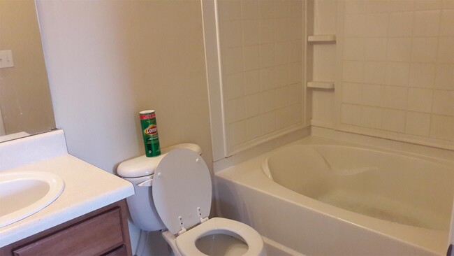 Building Photo - 2437 Piering Dr