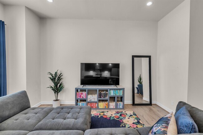 Building Photo - 144 Knightsbridge Park Ln