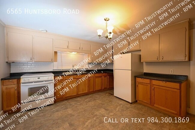 Building Photo - 6565 Huntsboro Rd