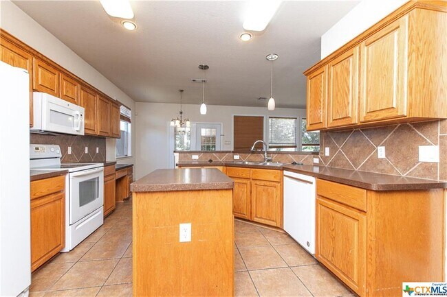 Building Photo - 2122 Modoc Dr