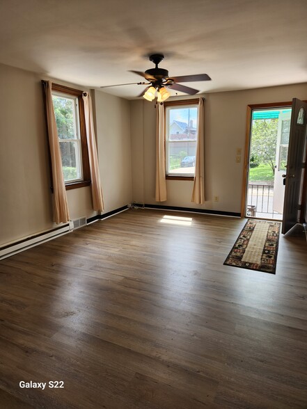 Livingroom with plank flooring - 1102 Woodward Ave