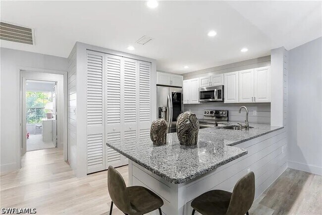 Building Photo - 5635 Turtle Bay Dr