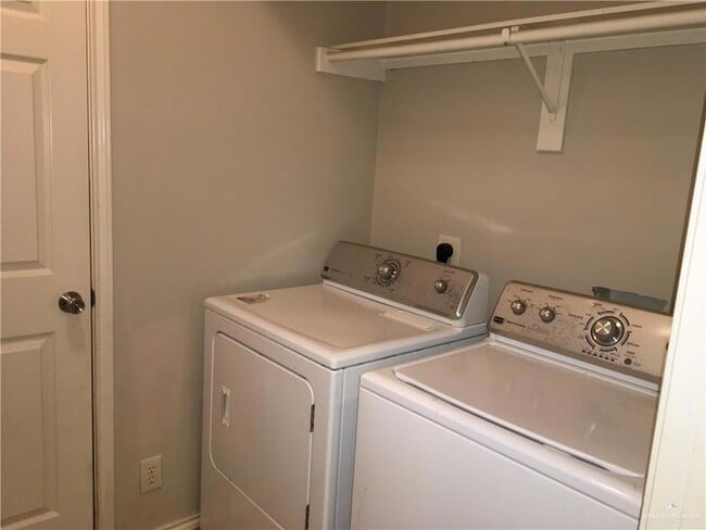 Building Photo - 3306 San Angelo St