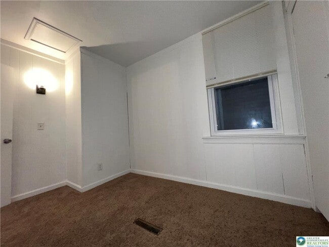 Building Photo - 313 Main St