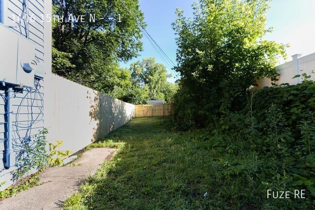 Building Photo - 1406 N 15th Ave