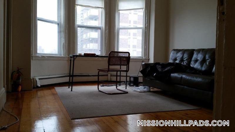 Building Photo - 1574 Tremont St