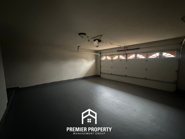 Building Photo - 8842 Aspen View Cove