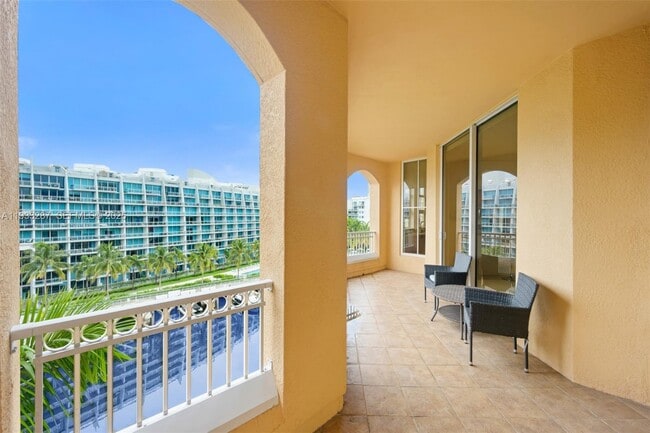 Building Photo - 3001 NE 185th St