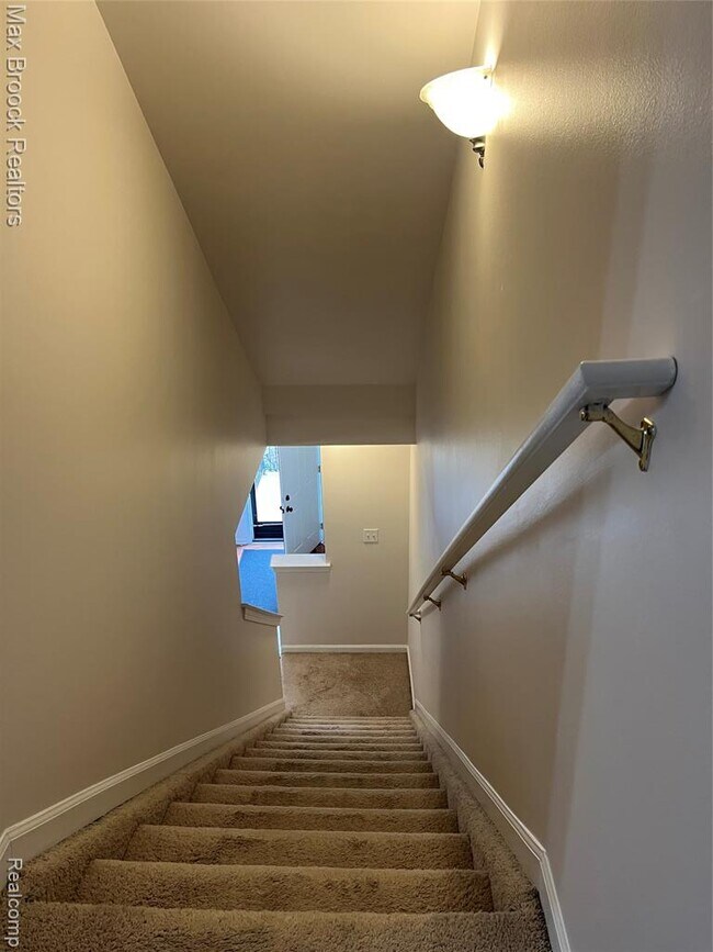 Building Photo - 3255 Camden Dr