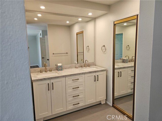 Building Photo - 25825 Southbrook