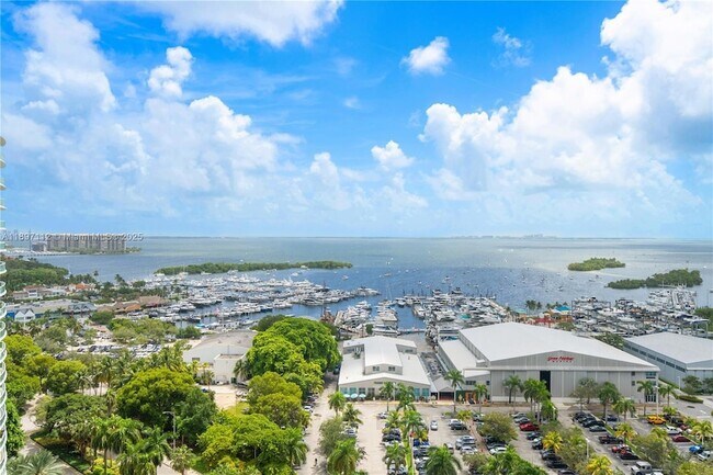 Building Photo - 2655 S Bayshore Dr