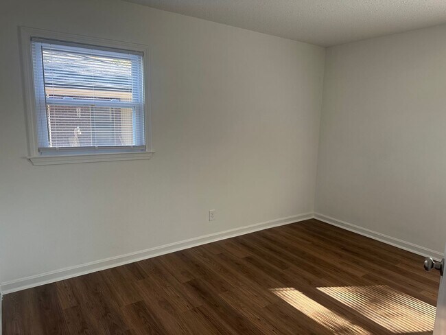 Building Photo - Enjoy Modern Living in This Beautifully Updated 3BR, 1.5BA Durham Home!