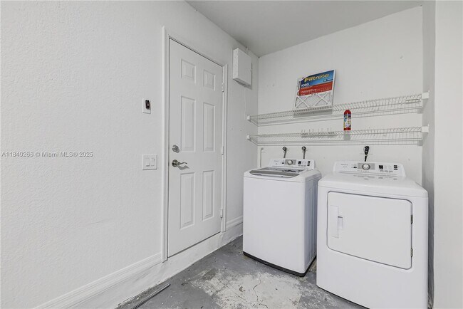 Building Photo - 1509 Canary Island Dr