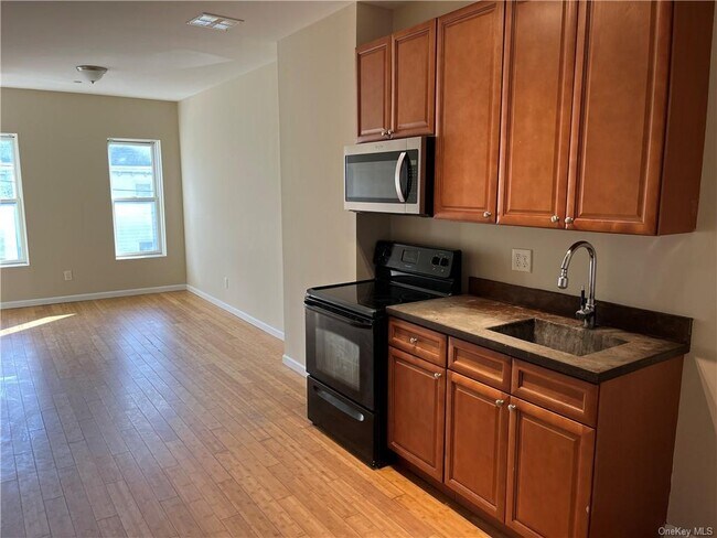 Building Photo - 30 N Hamilton St