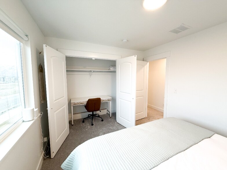 Building Photo - 2094 N 4100 W
