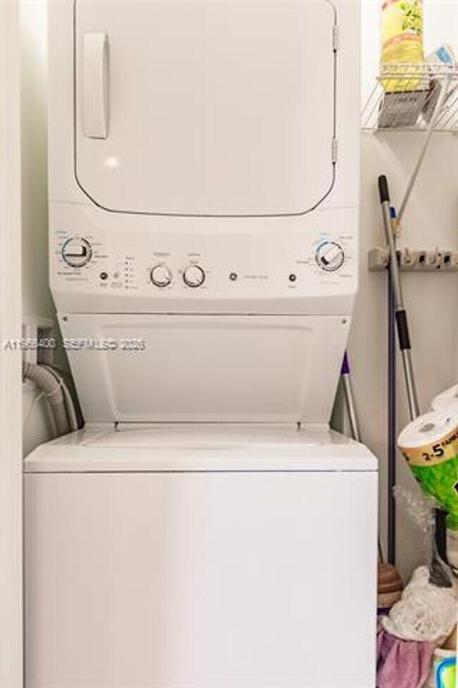 Building Photo - 801 S Miami Ave