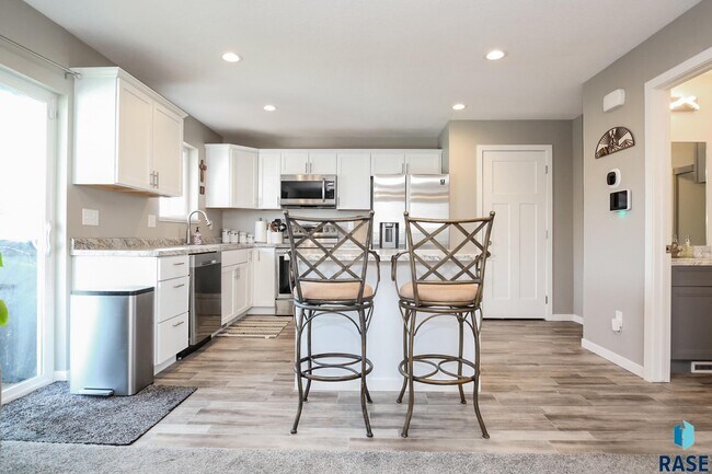 Building Photo - 1600 East 69th St N