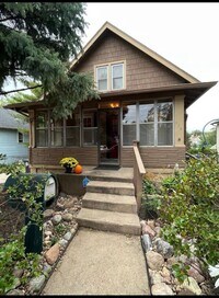 Building Photo - Beautiful 4 Bedroom Home Near Blackstone!