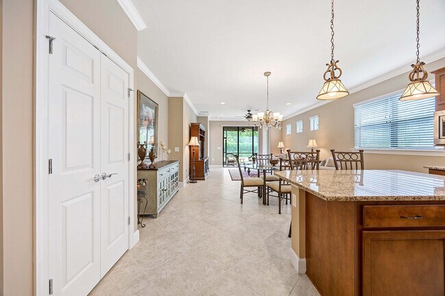 Building Photo - 7638 Jacaranda Ln
