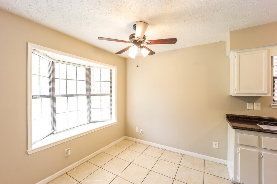 Building Photo - 266 Montego Cir