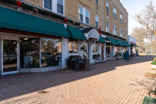 Building Photo - 18 Hubbard Pl