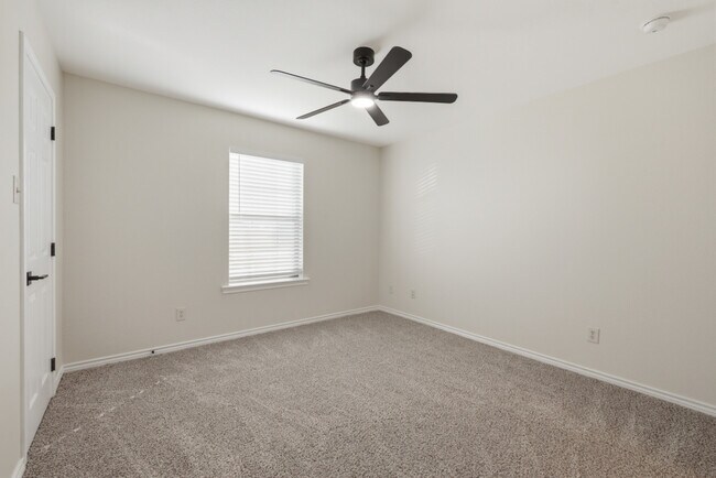 Building Photo - 3840 Oldenburg Ln