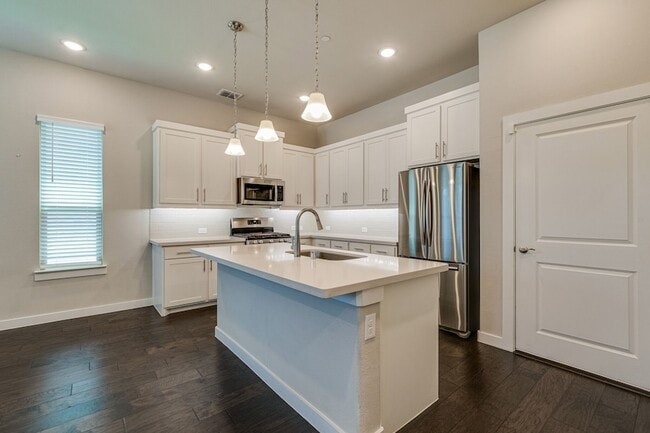 Building Photo - 1237 Pebblebrook Dr