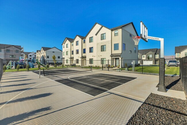 Building Photo - 608 1860 N