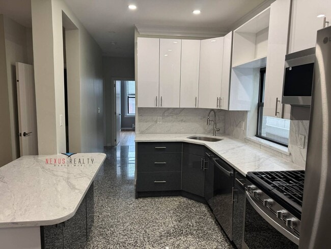 Building Photo - 19-22-22 21st Rd