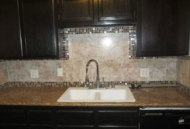 Building Photo - Super Cute 3/2 Rancho Cordova Home!! **Ple...