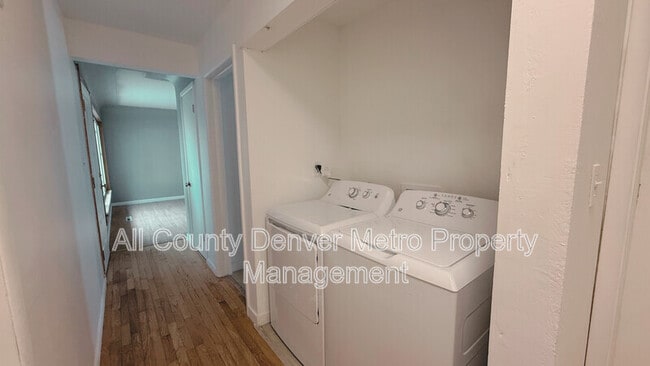 Building Photo - 273 S 13th Ave