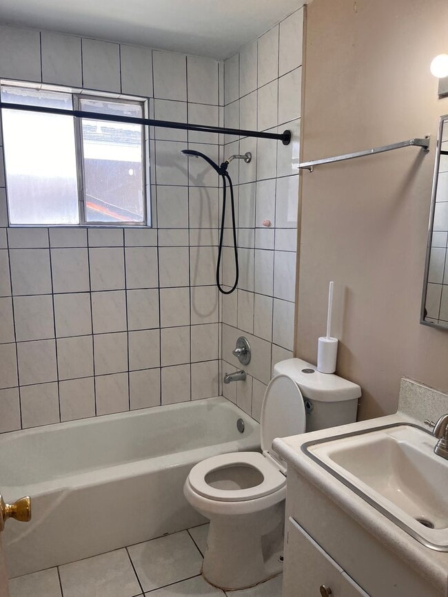 Building Photo - MOVE IN SPECIAL $700 OFF 1ST MO RENT