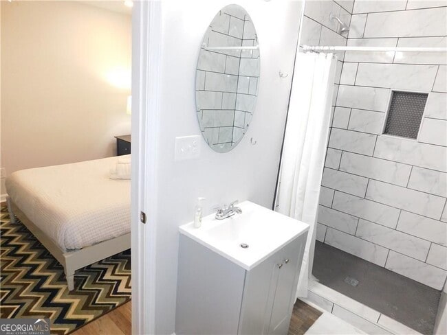 Building Photo - 213 Claire Dr SE