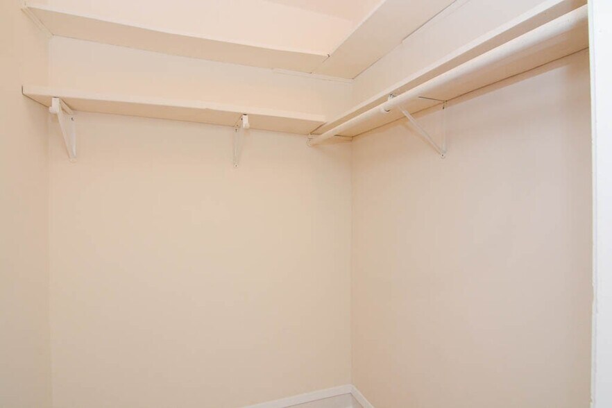 Building Photo - 3302 W Schubert Ave