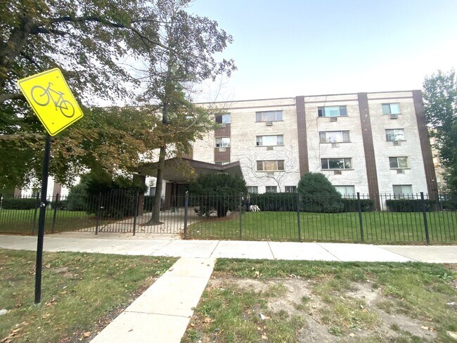 Primary Photo - 1415 W Pratt Blvd