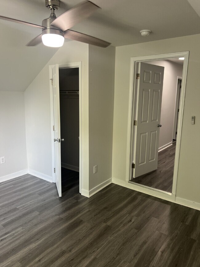Building Photo - Spacious 6-Bedroom Home with 3 Bathrooms i...