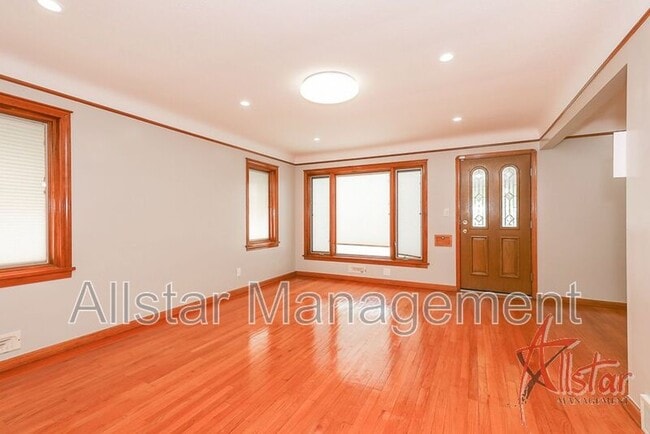 Building Photo - 9113 Outlook Dr