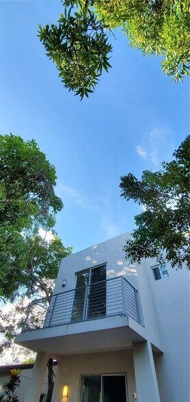 Building Photo - 3790 Oak Ave