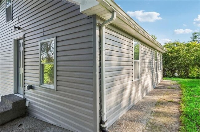 Building Photo - HOME FOR THE HOLIDAYS SPECIAL!-4 BEDROOM HOME IN FOX CHAPEL