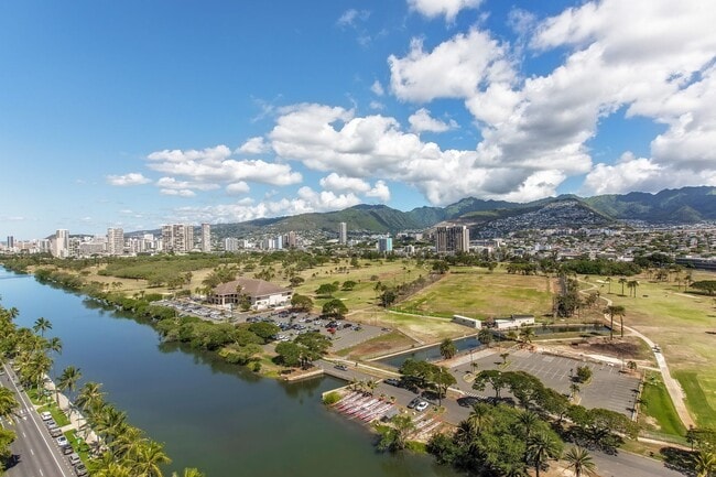 Building Photo - 2611 Ala Wai Blvd