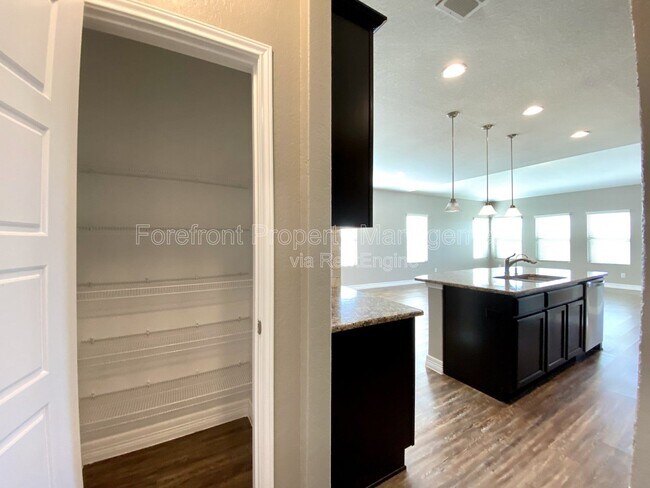 Building Photo - 1206 Ranch Falls
