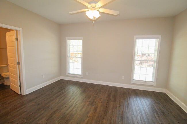 Building Photo - 33 Grove Cir