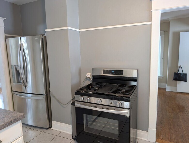 Building Photo - 81 Church St