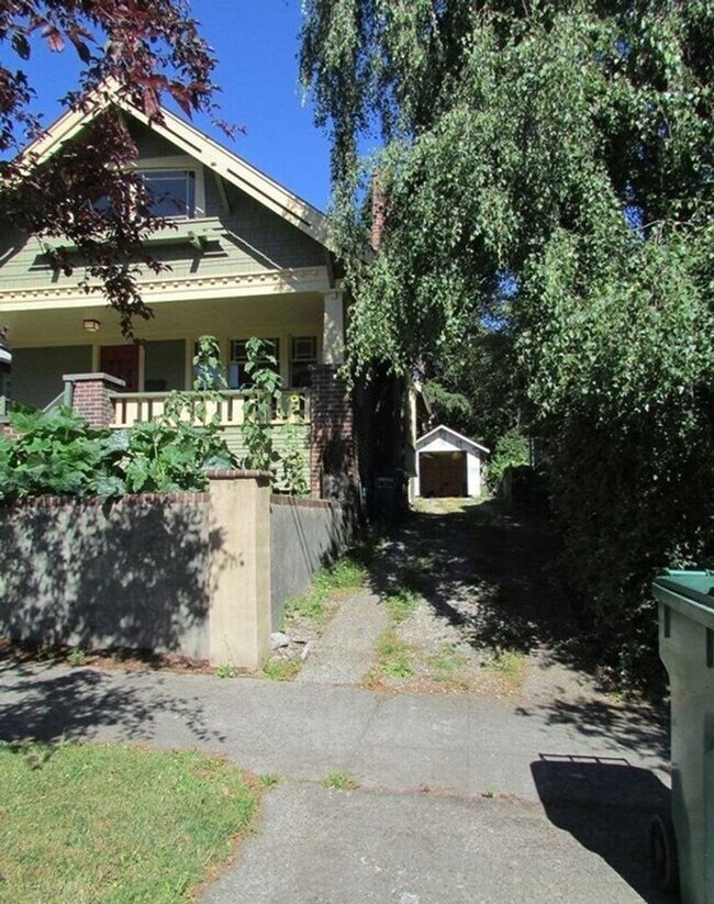 Building Photo - Beautiful 4-Bedroom Home in the Heart of Wallingford