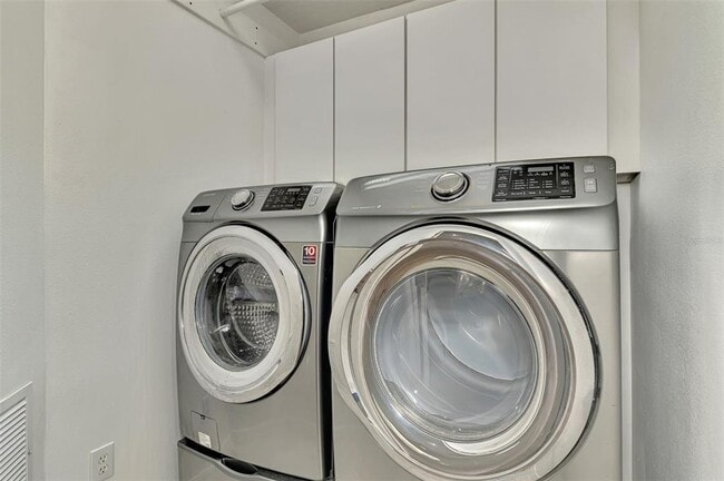 Building Photo - 5271 Highbury Cir