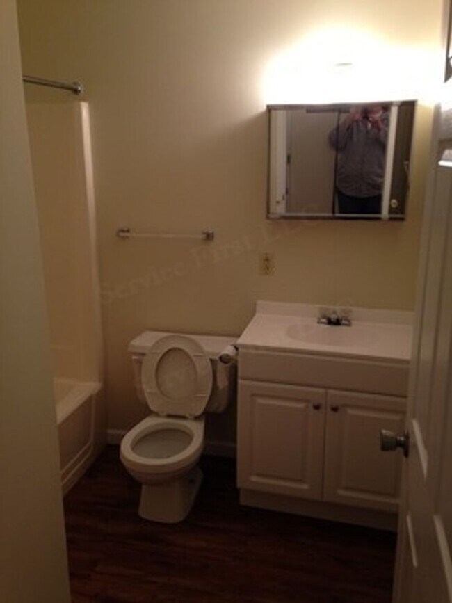 Building Photo - Fayette Manor