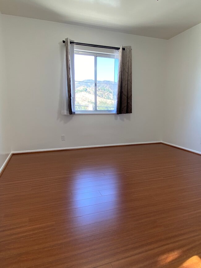 Building Photo - 1820 Verdugo Loma Dr