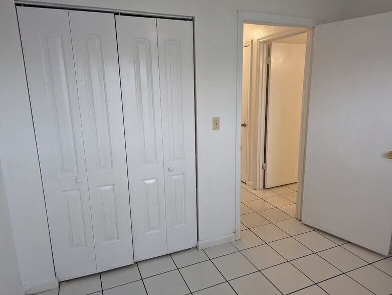 Building Photo - 3600 SW 23rd St