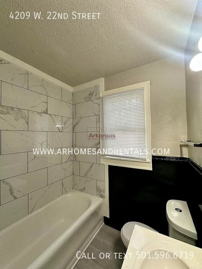 Building Photo - 4209 W 22nd St